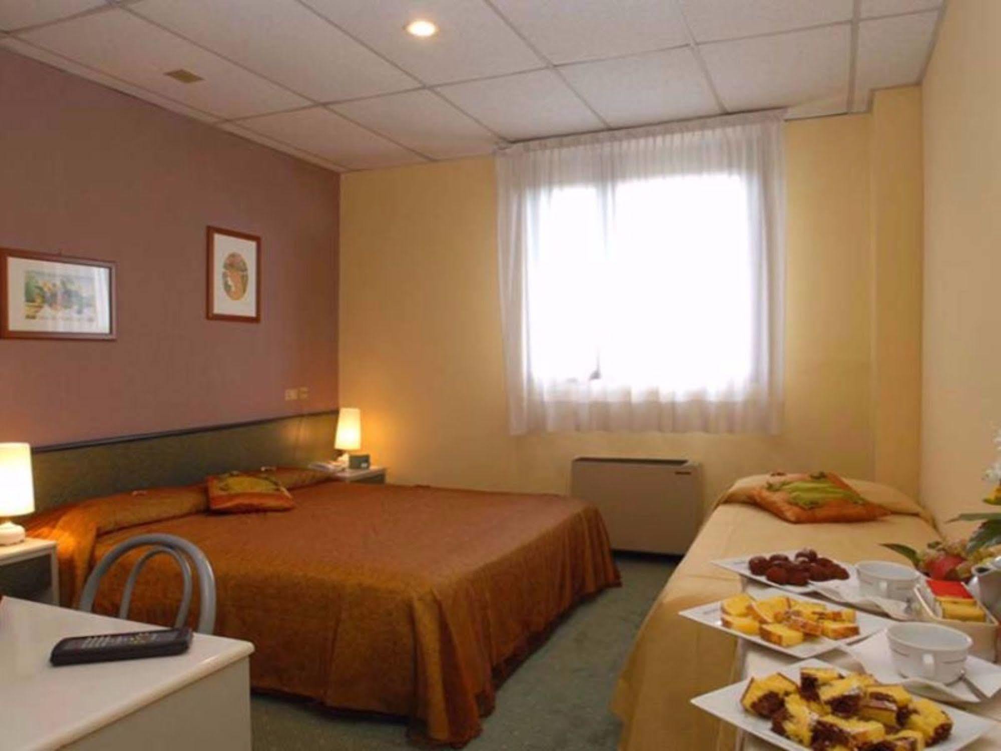 Thp Bologna Hotel Carteria di Sesto Rastignano Phòng bức ảnh